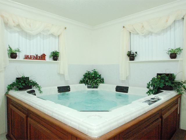 The Colonial House - BYU Idaho Student Housing: 151 W 4th S, Rexburg, ID 83440